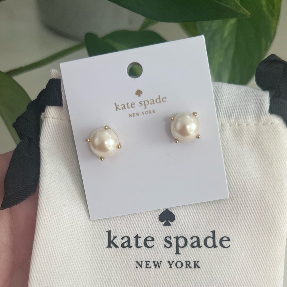 NWT Kate Spade Pearl & Gold Stud Earrings ♠️